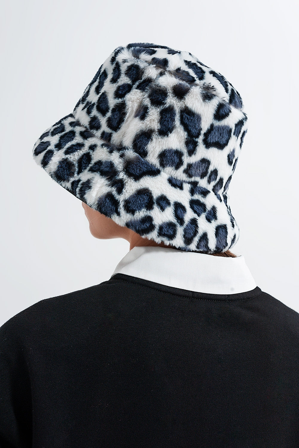 Gorro pescador gris animal print