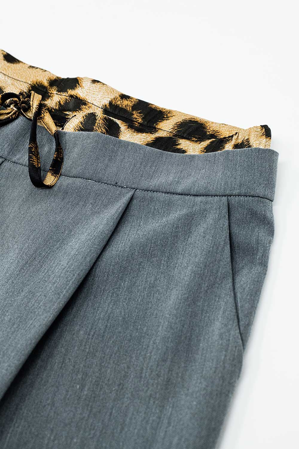 Grey pleated pants with leopard detail at the waist