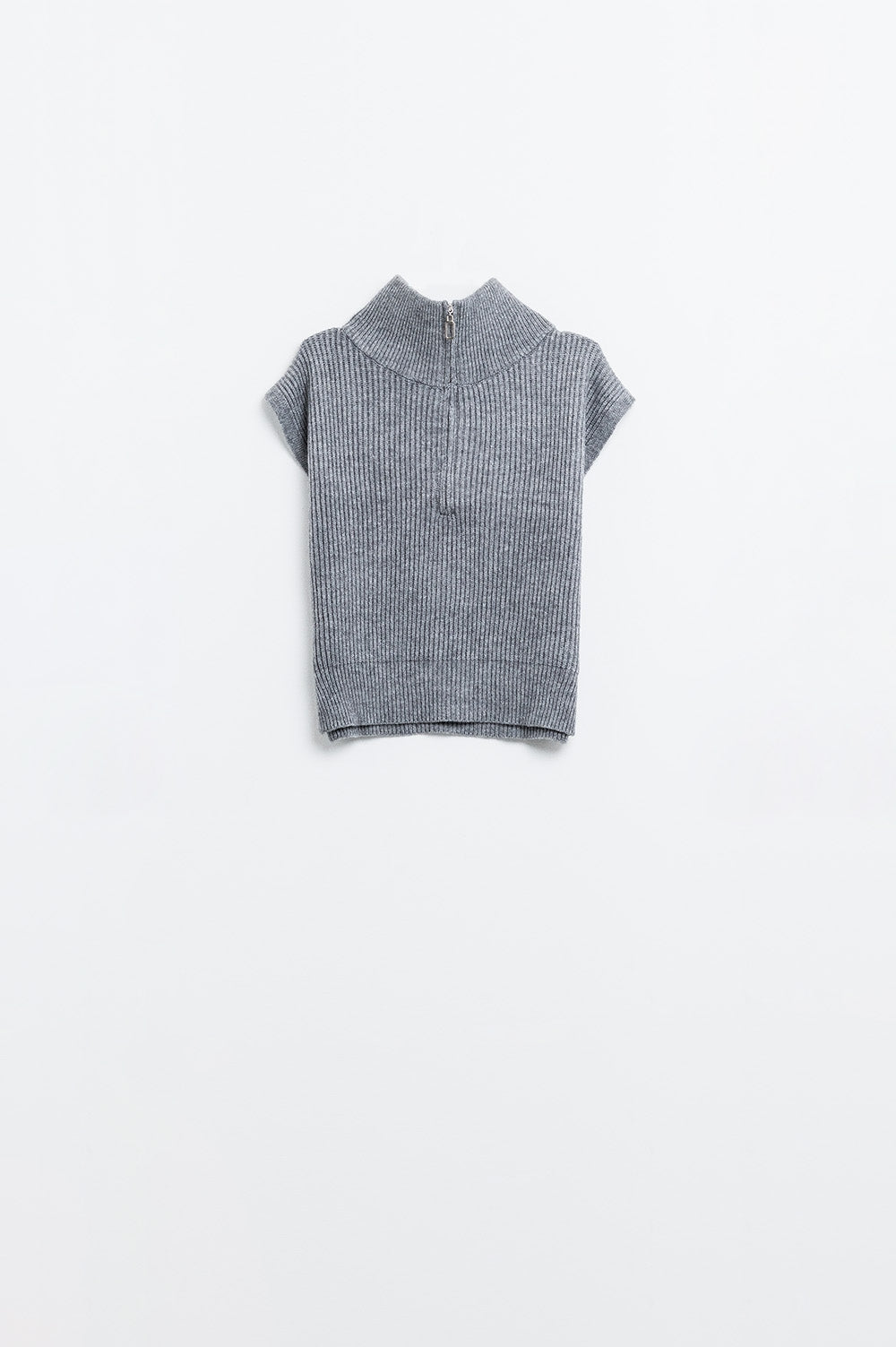 Q2 Grey sleeveless turtleneck sweater with zipper closure