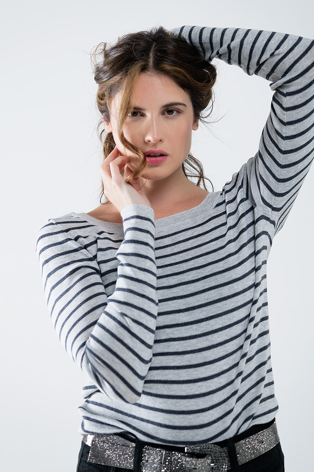 Q2 Grey striped fine knit sweater with boat neck