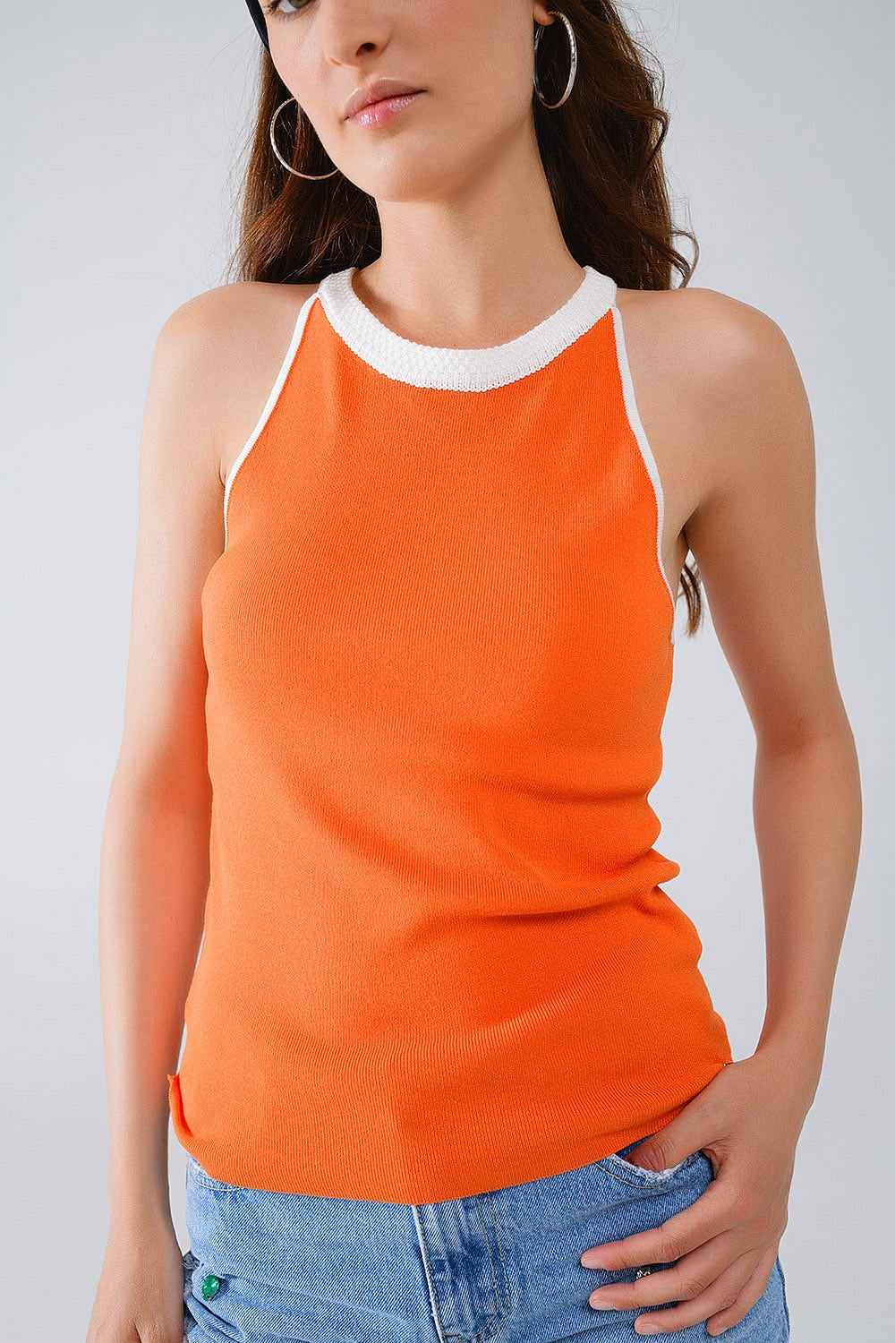 Top Halter En Naranja Con Ribetes Blancos