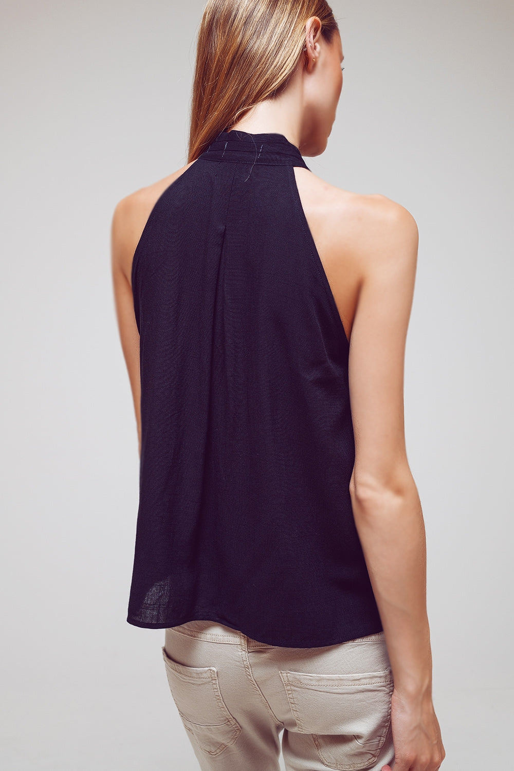 Top Halter Con Lazo En El Cuello En Negro