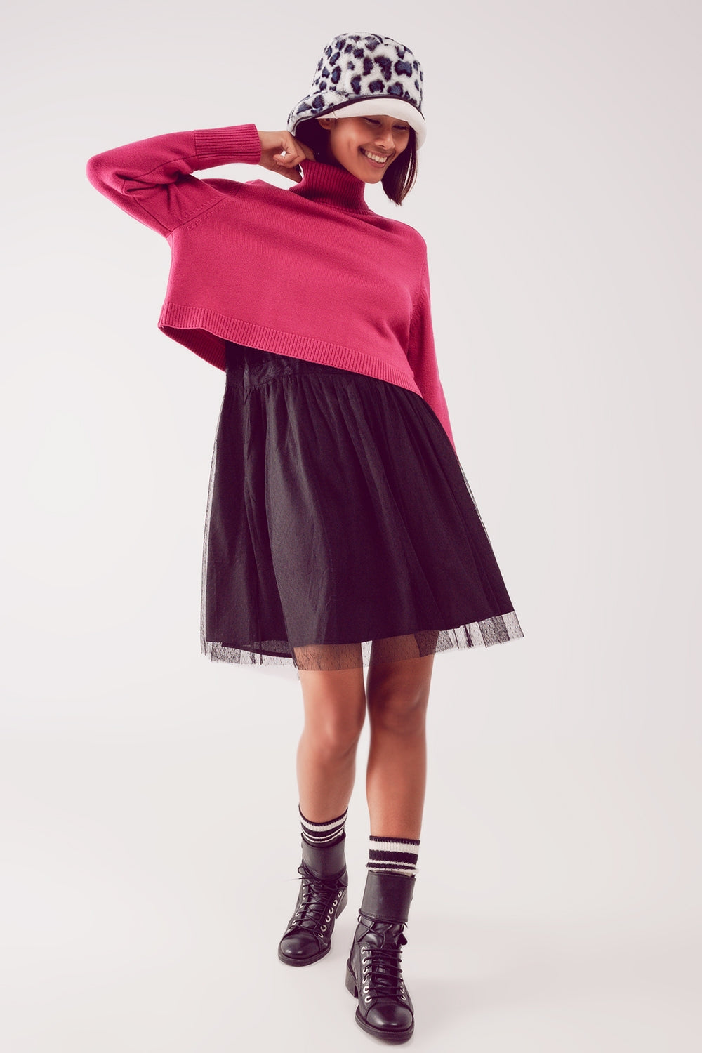 Jersey cropped de cuello alto en fucsia