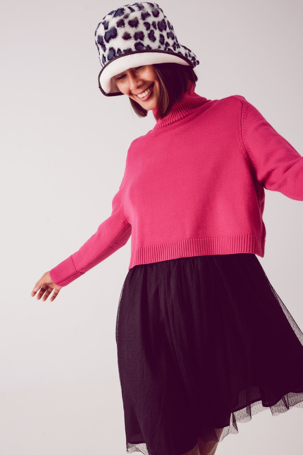 Jersey cropped de cuello alto en fucsia