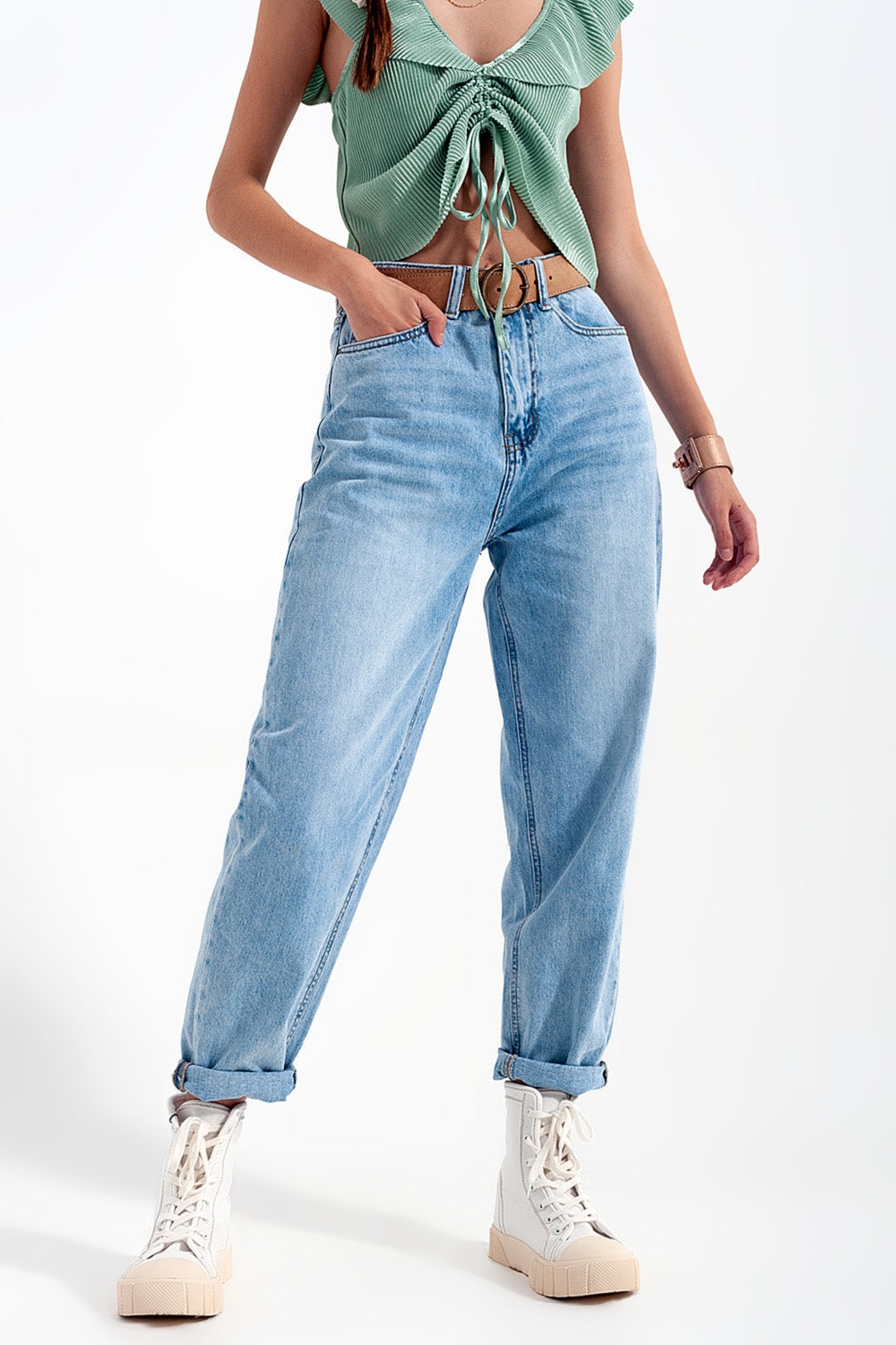 Q2 High waist straight leg jeans in light wash