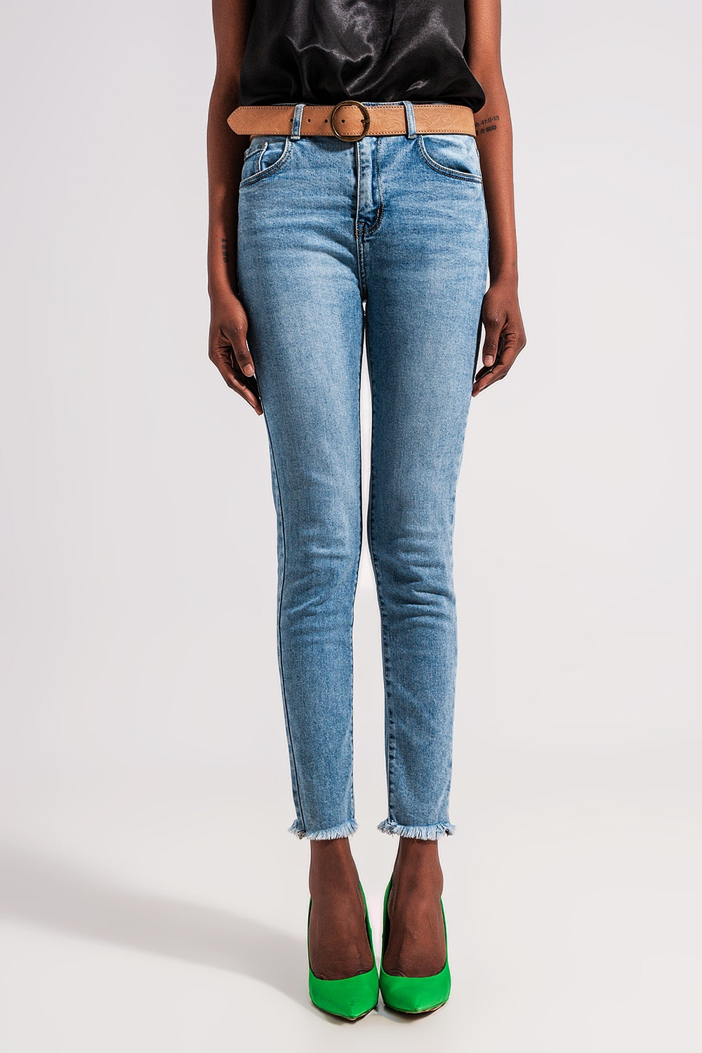 Q2 Jeans with frayed hem in light blue