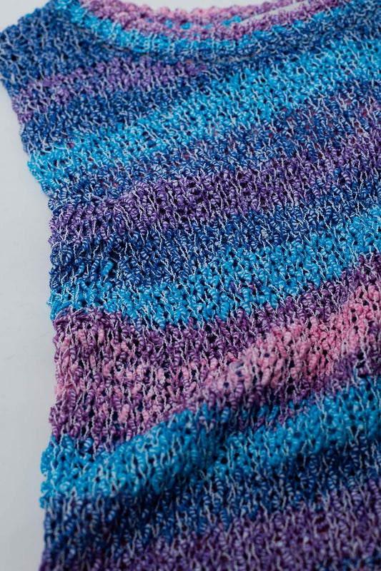 Suéter sin mangas de punto multicolor oscuro con rayas y cuello redondo