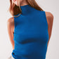 Top de punto con cuello alto en azul