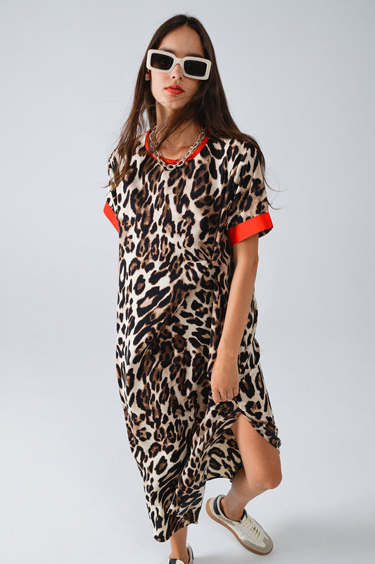 Vestido con estampado de leopardo y detalle anudado en la parte delantera