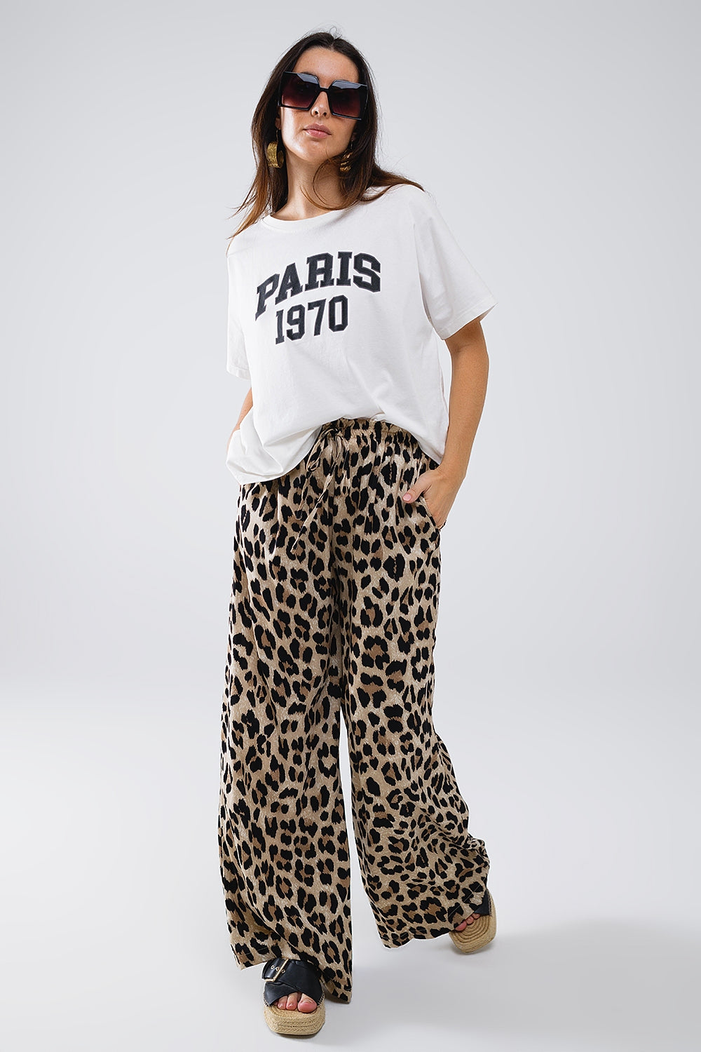 Pantalones con estampado de leopardo, cordón y bolsillos