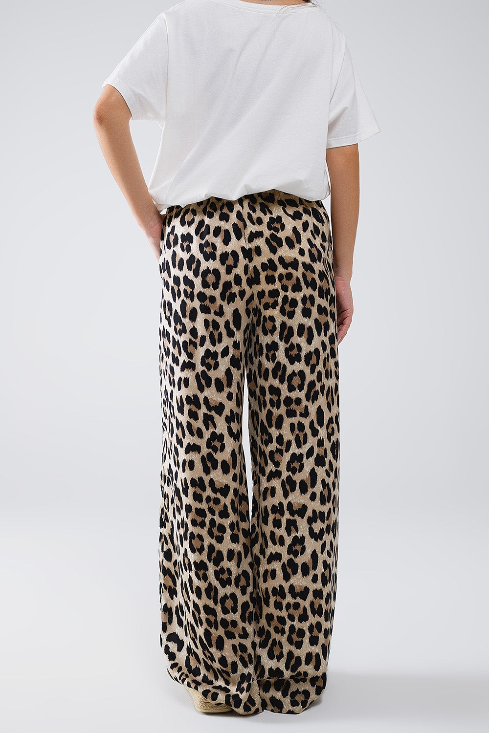 Pantalones con estampado de leopardo, cordón y bolsillos