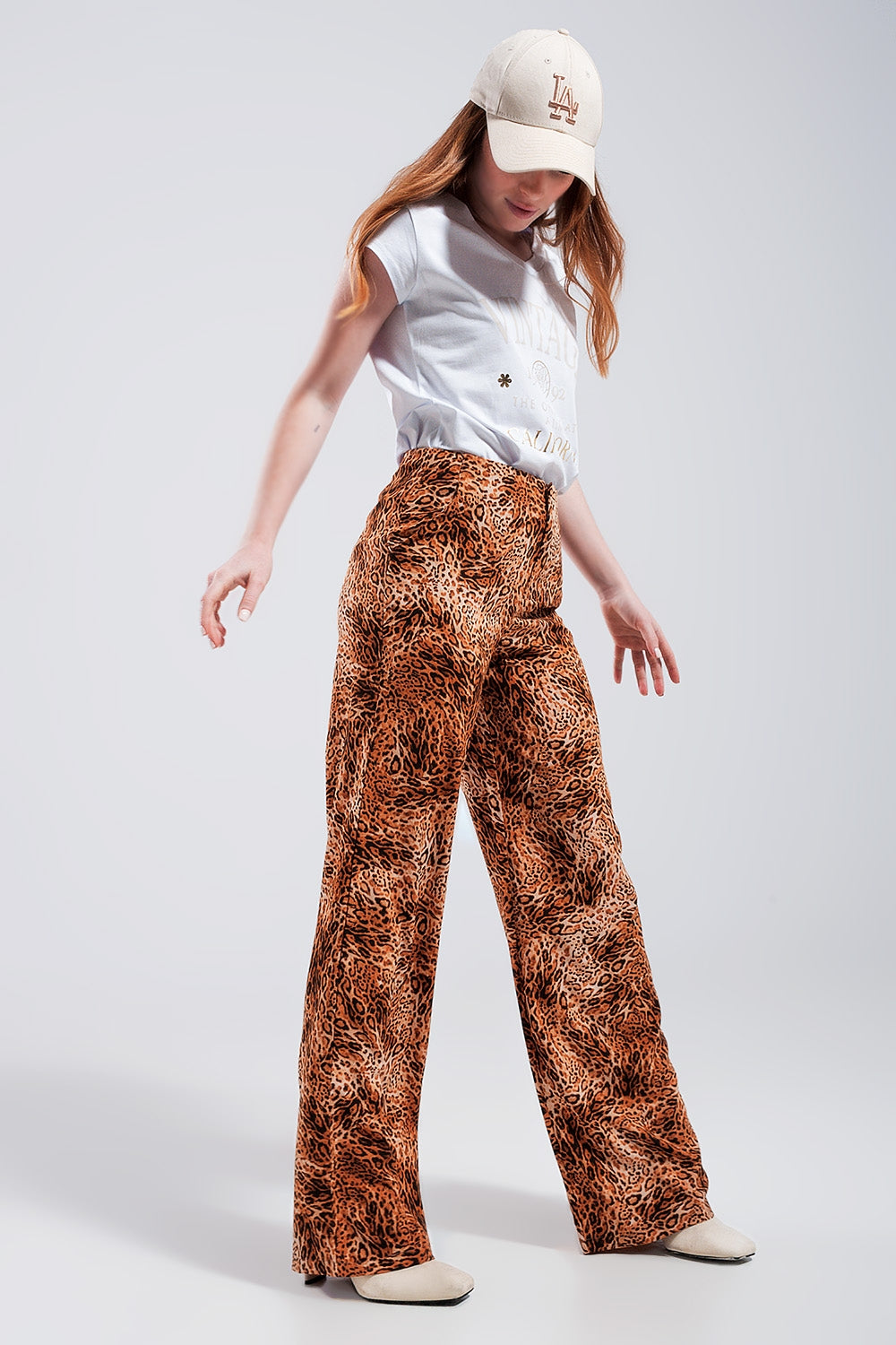 Pantalones anchos con estampado de leopardo en marrón