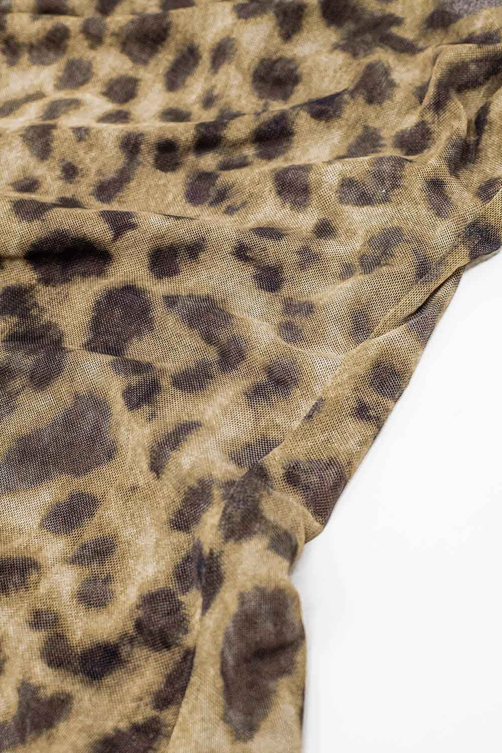 Vestido de tirantes de leopardo en tejido de malla