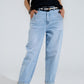 Jeans mom de lavado claro con bolsillos laterales