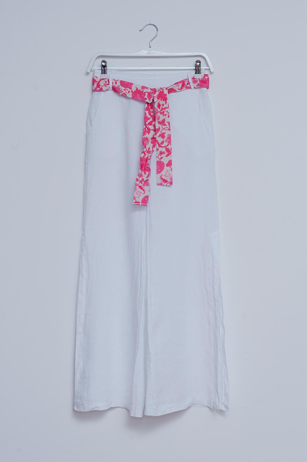 Q2 Linen Wide leg pants with side splits in white