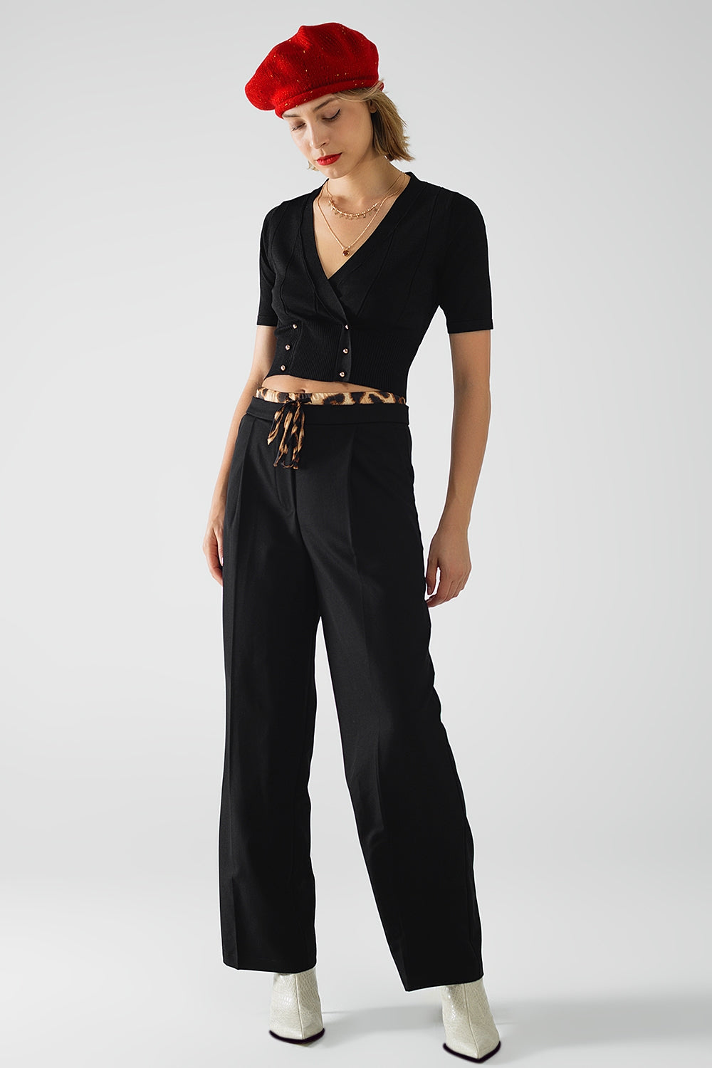 Long black pleated pants with leopard detail at the waist