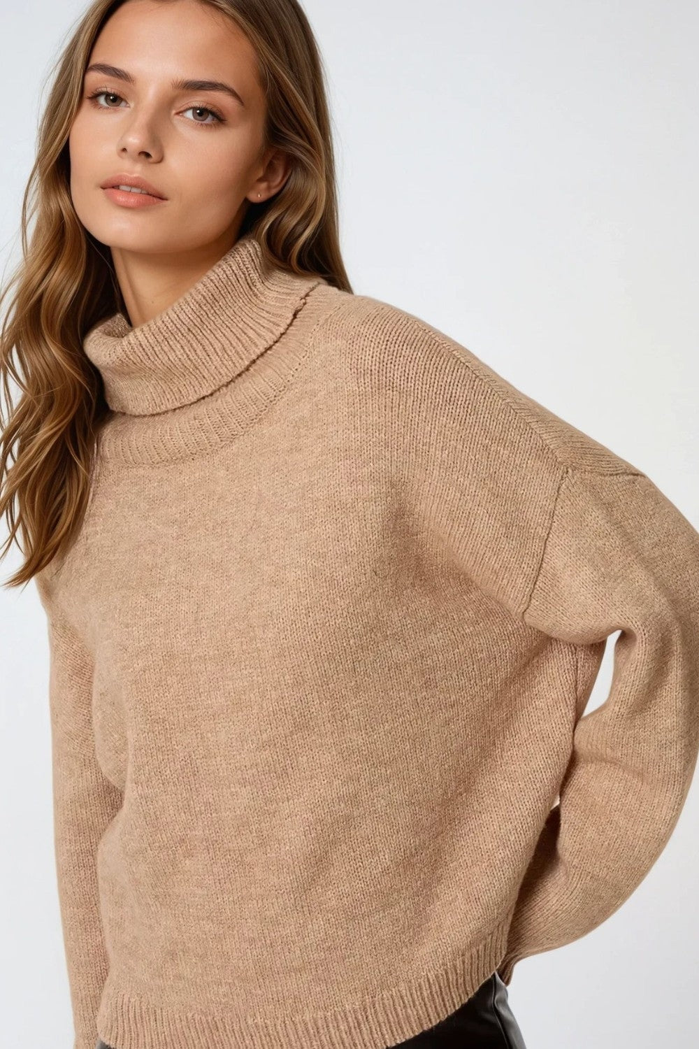 Q2 Loose beige sweater with dropped sleeves