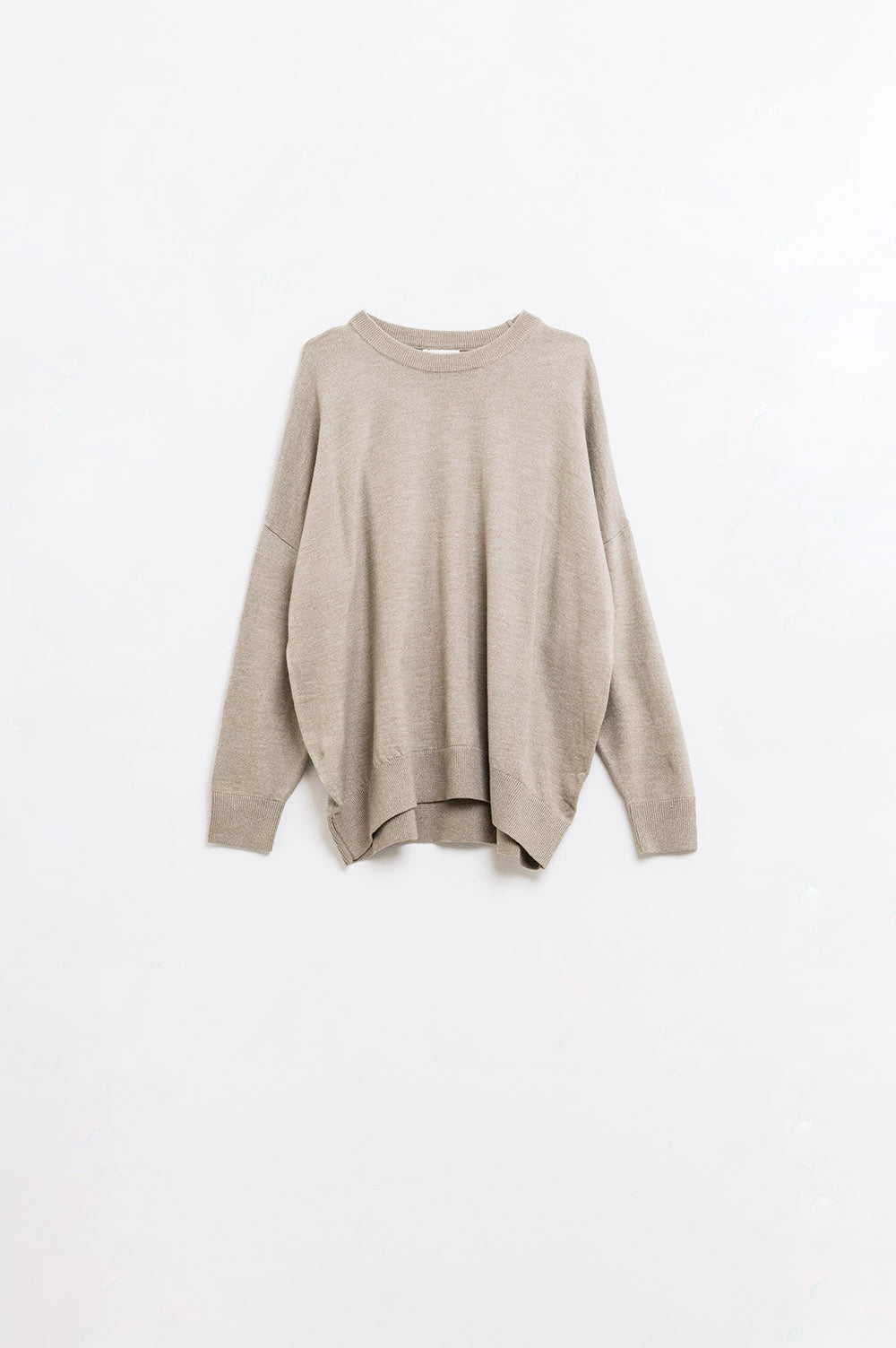 Q2 Loose fine-knit sweater in beige with a round neck