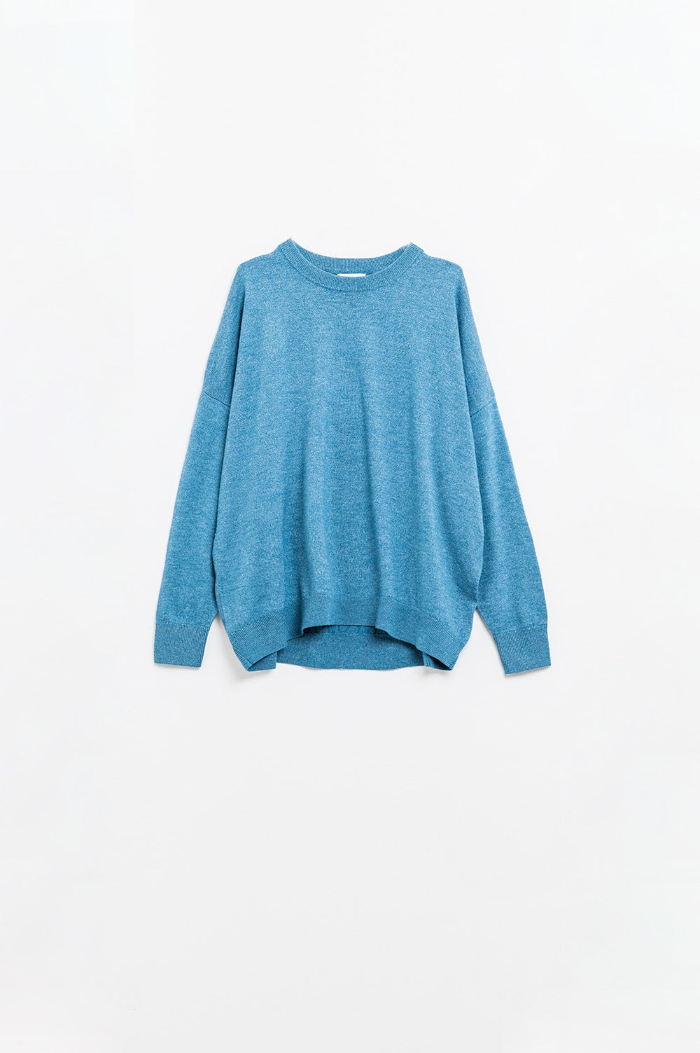 Loose fine-knit sweater in blue with a round neck