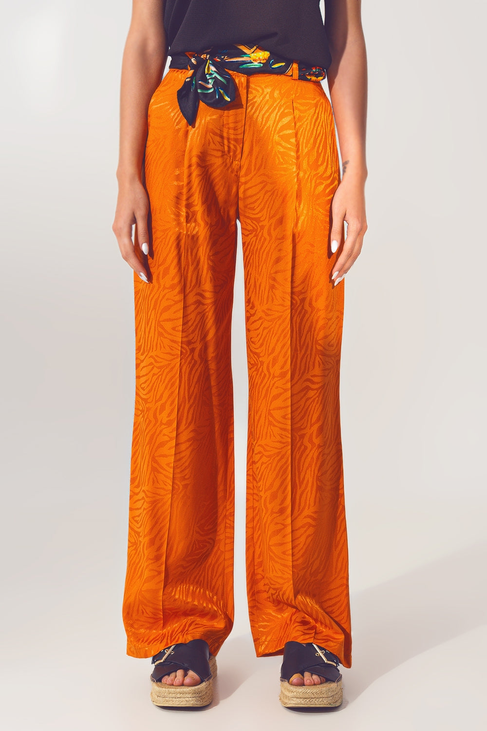 Pantalones holgados con estampado de cebra en naranja