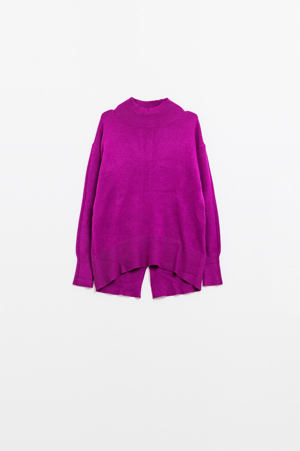 Q2 Loose fuchsia sweater with open back detail