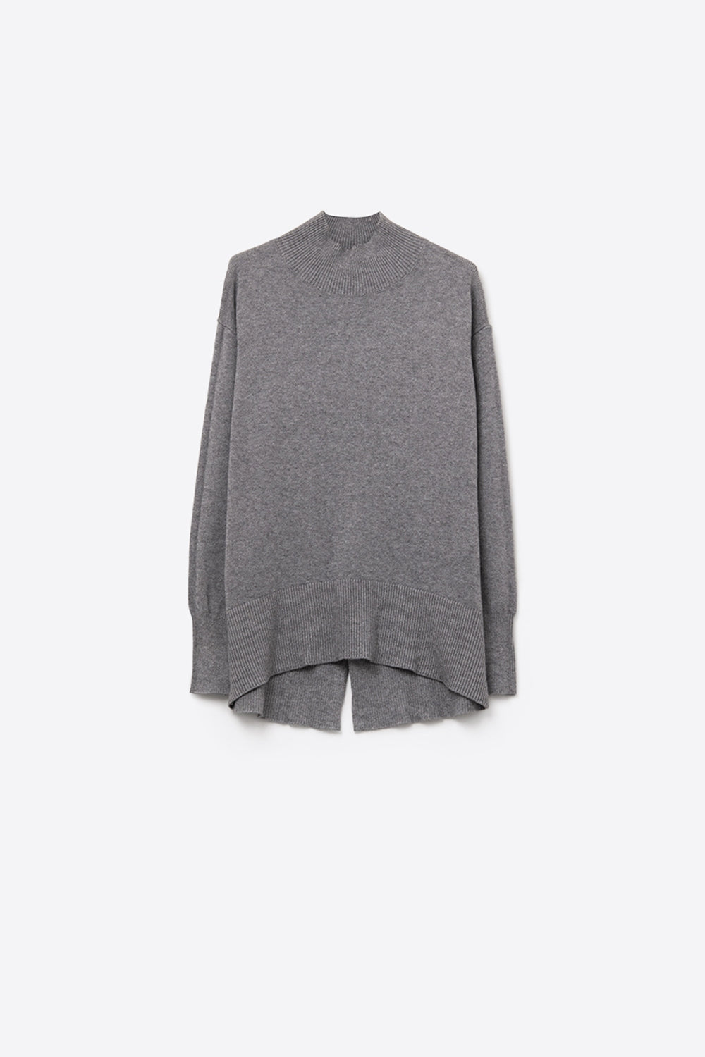 Q2 Loose gray sweater with open back detail