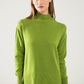 Q2 Loose green sweater with opening in the back