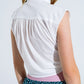 Blusa blanca sin mangas con botones y cuello mao