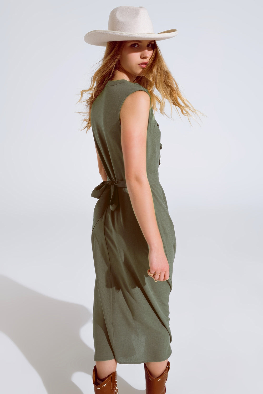 Maxi dress in khaki with ruffle and button detail