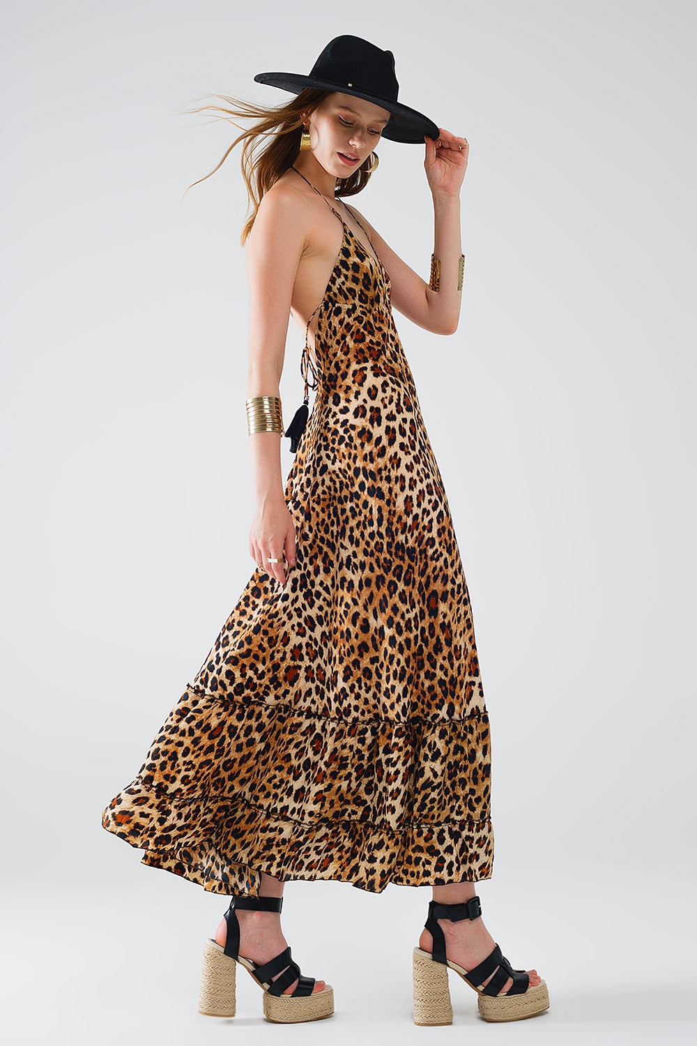 Vestido largo bohemio con estampado de leopardo y espalda abierta