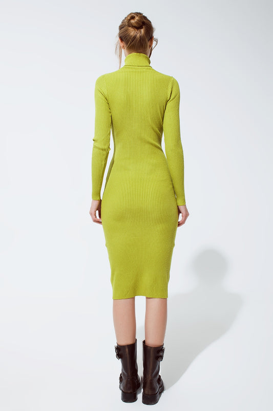 Vestido midi en verde con cuello alto