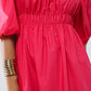 Vestido midi fucsia con manga corta y tirantes