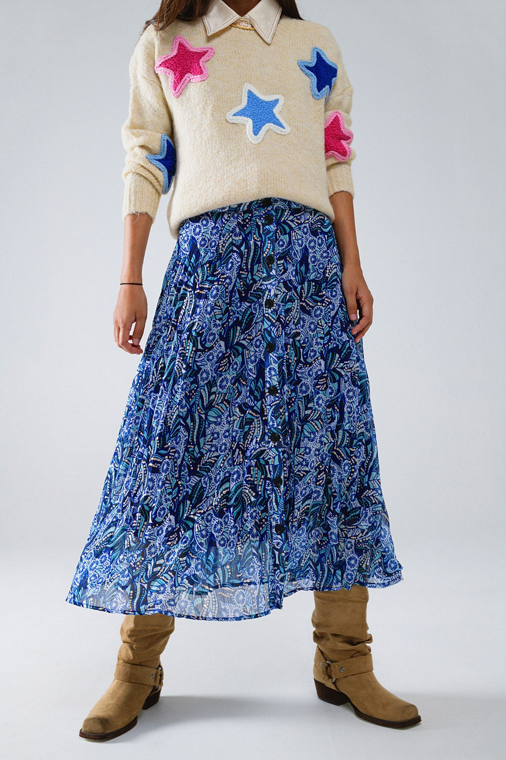 Q2 Midi Pleated Skirt In Blue Abstract Print With Button Placket