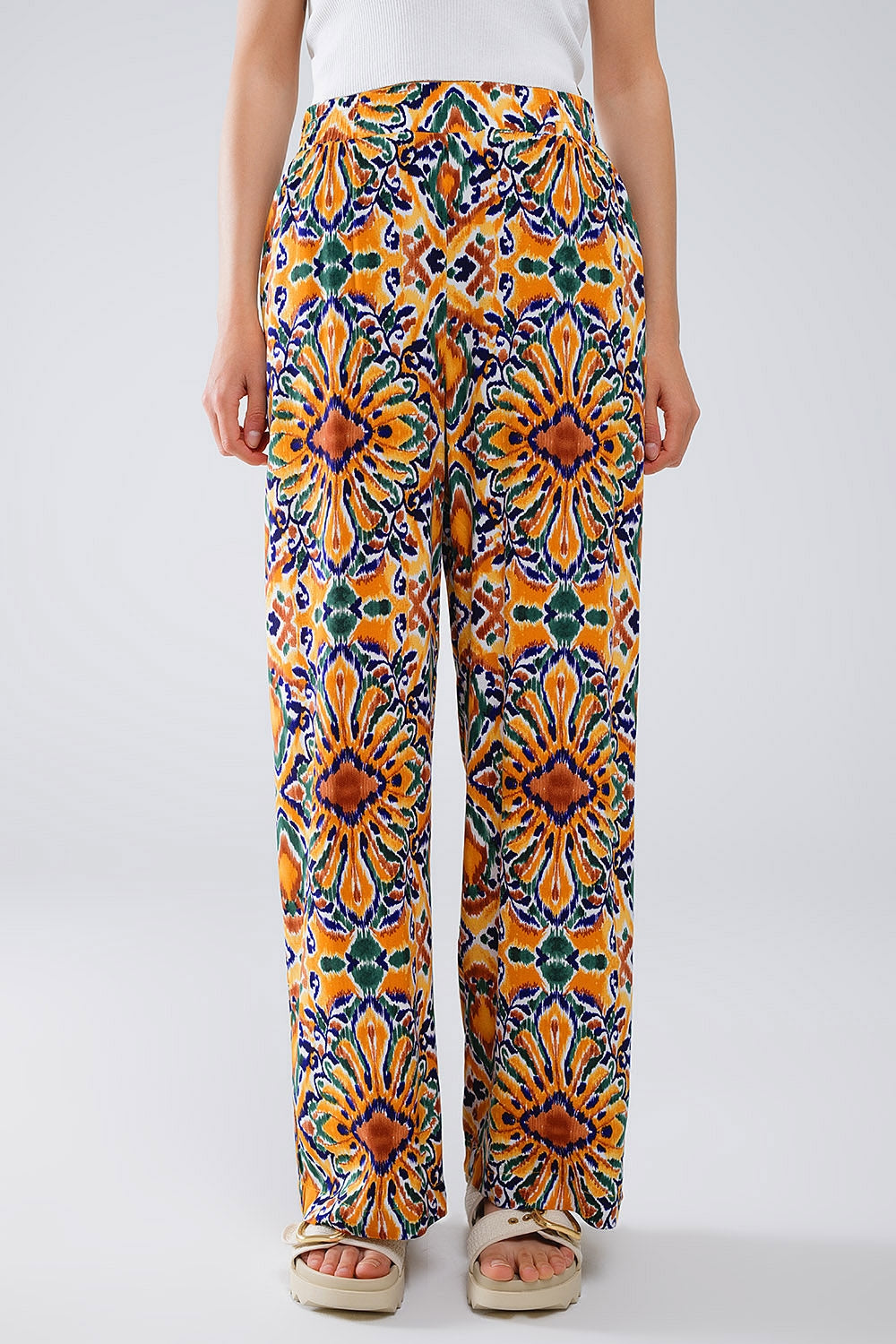 Pantalón Multicolor Con Estampado De Flores En Naranja Y Azul