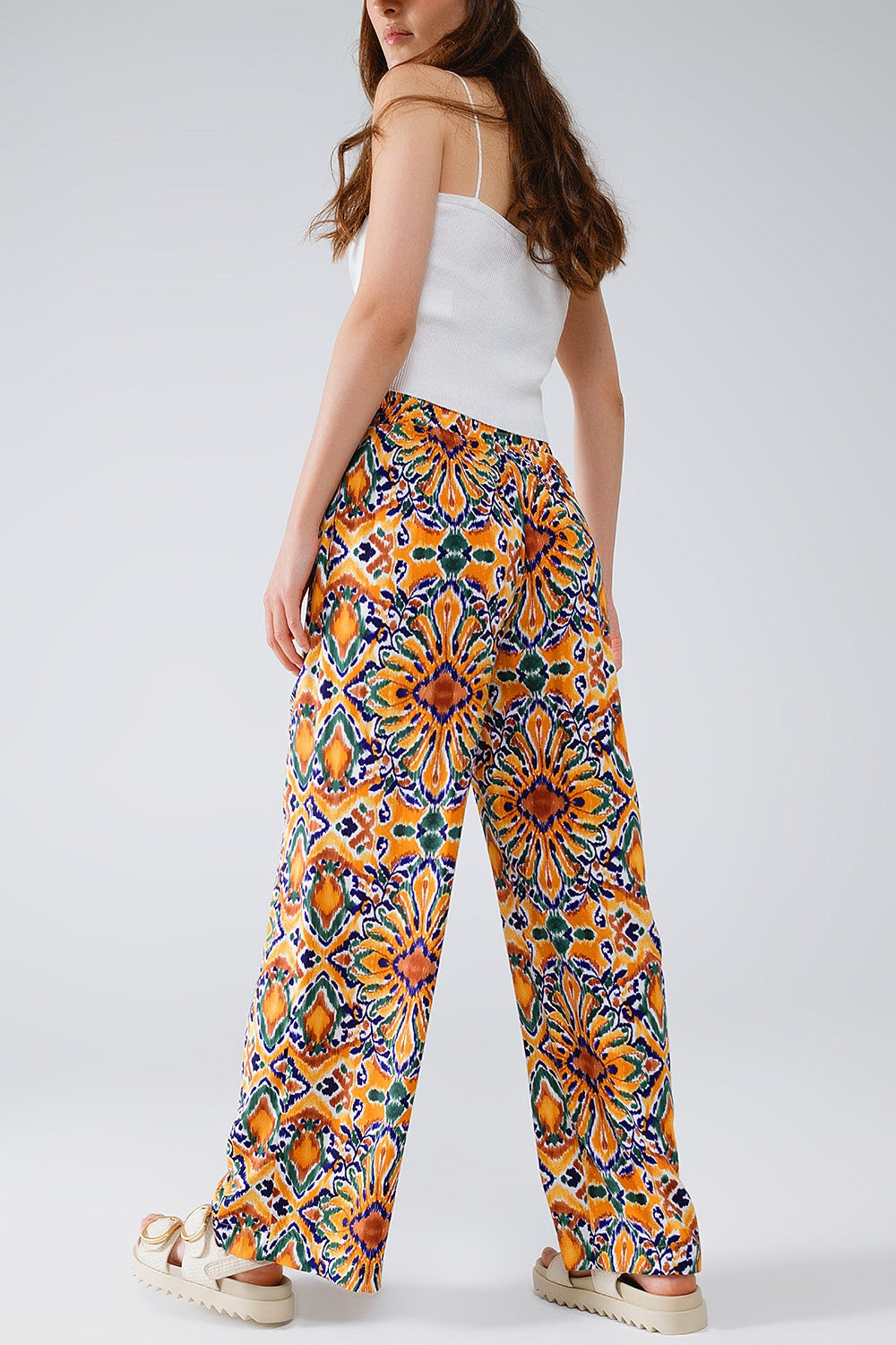 Pantalón Multicolor Con Estampado De Flores En Naranja Y Azul