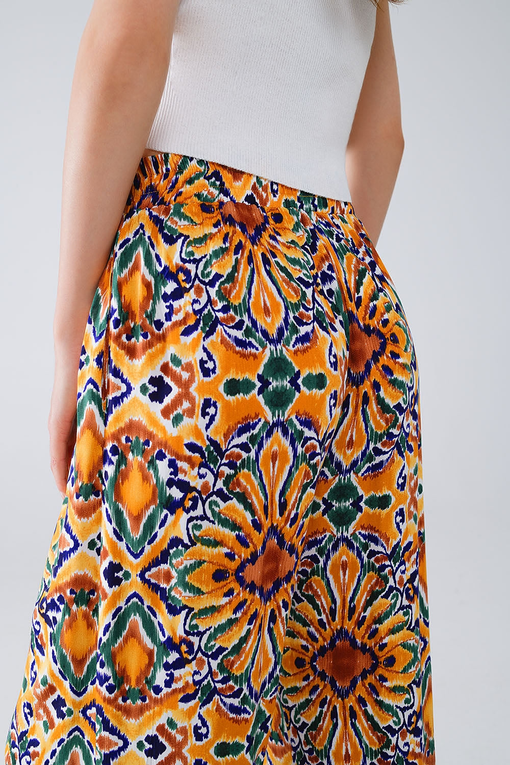 Multicolor Pants With Flower Print In Orange And Blue