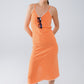 Vestido midi naranja con rayas y tirantes finos