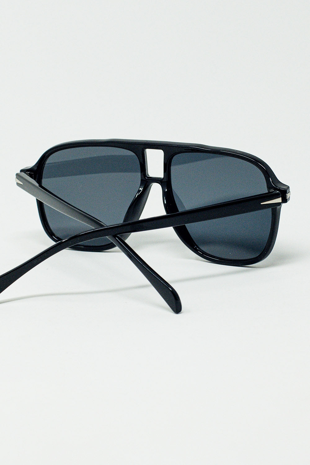 Oval Aviator Sunglasses With Smoke Black Lens in Black