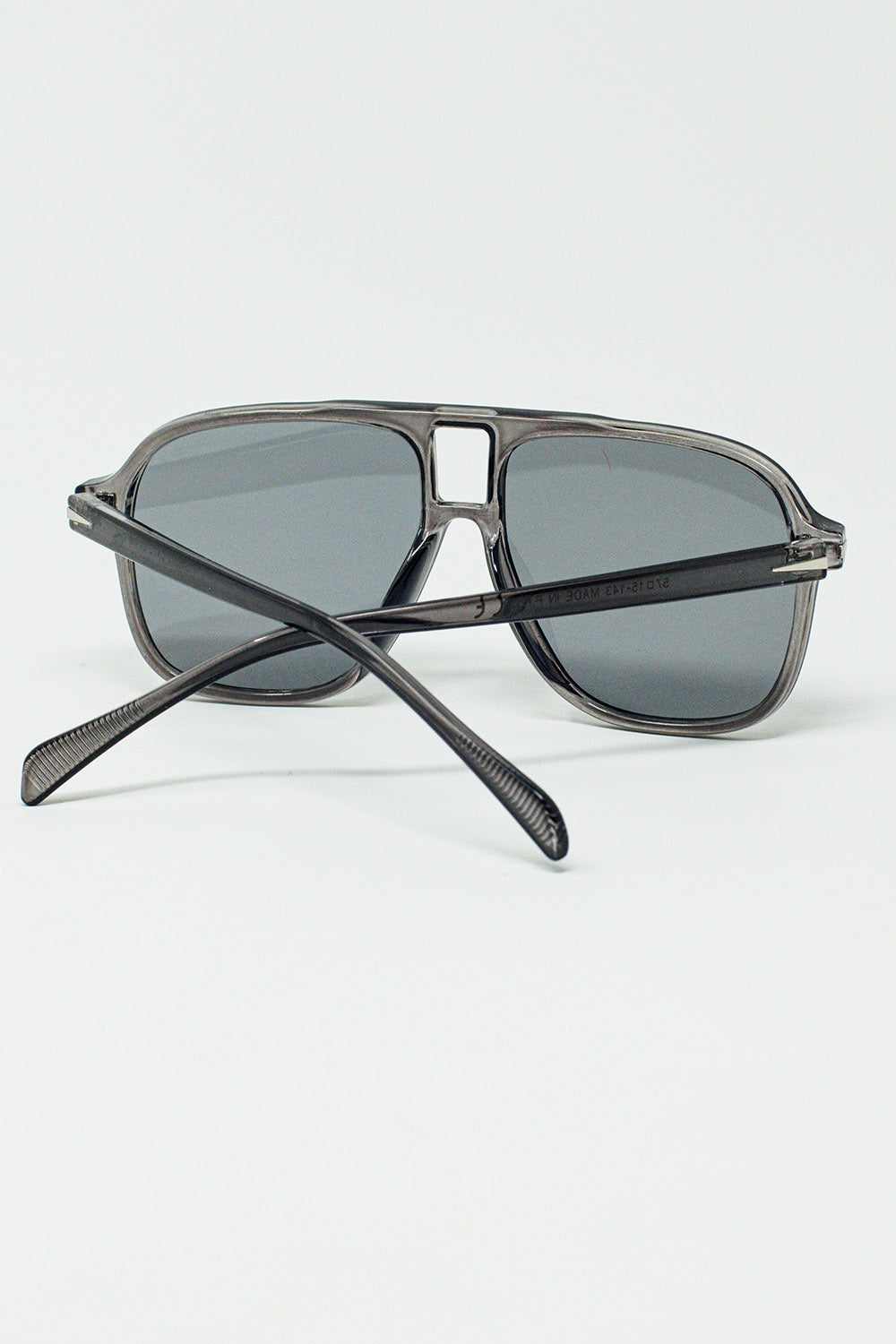 Oval Aviator Suglasses With Smoke Gray Lens in Gray