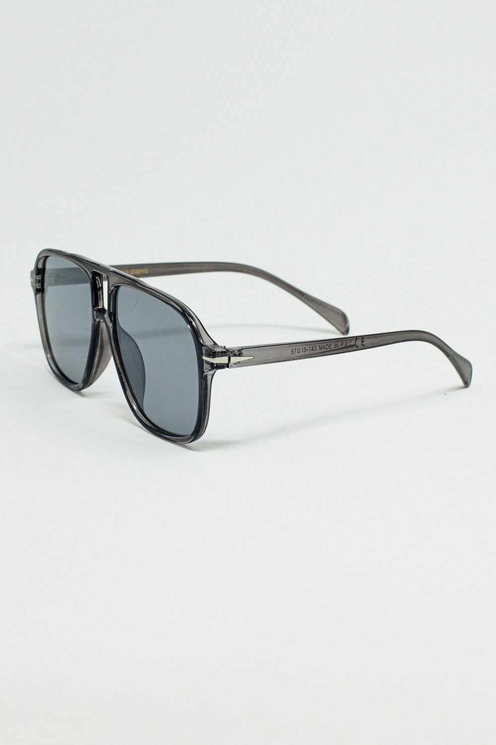 Oval Aviator Suglasses With Smoke Gray Lens in Gray