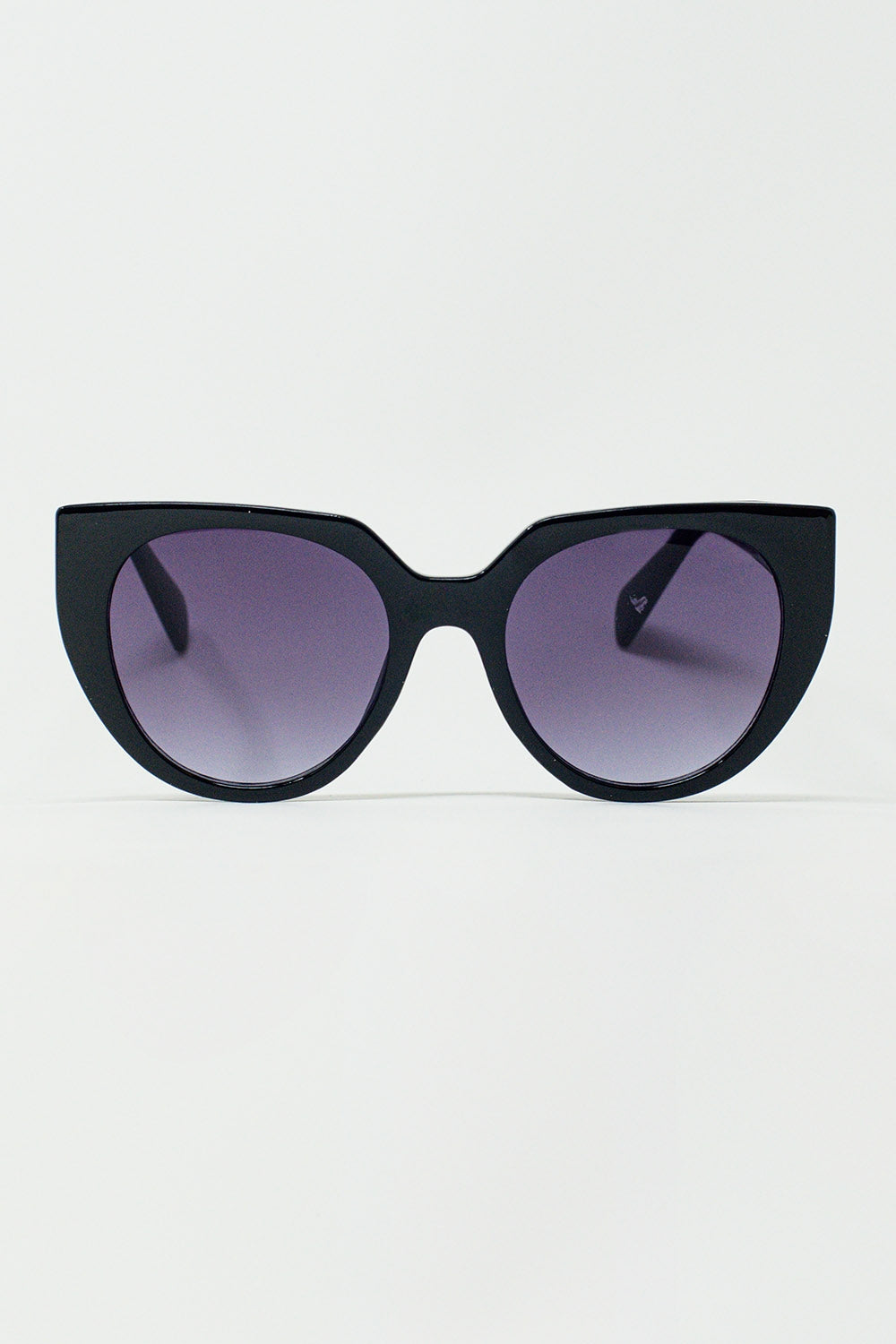 Q2 Oversized Cat Eye Sunglasses With Wide Rim in Black