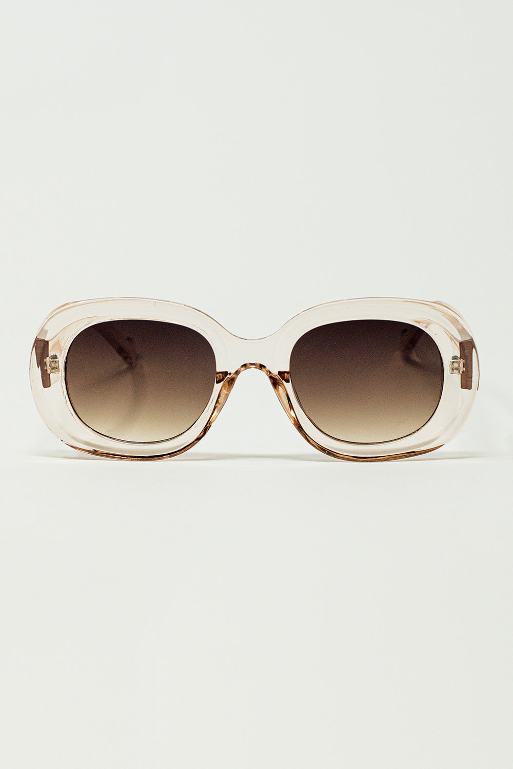 Q2 Oversized Circular Sunglasses in translucent white