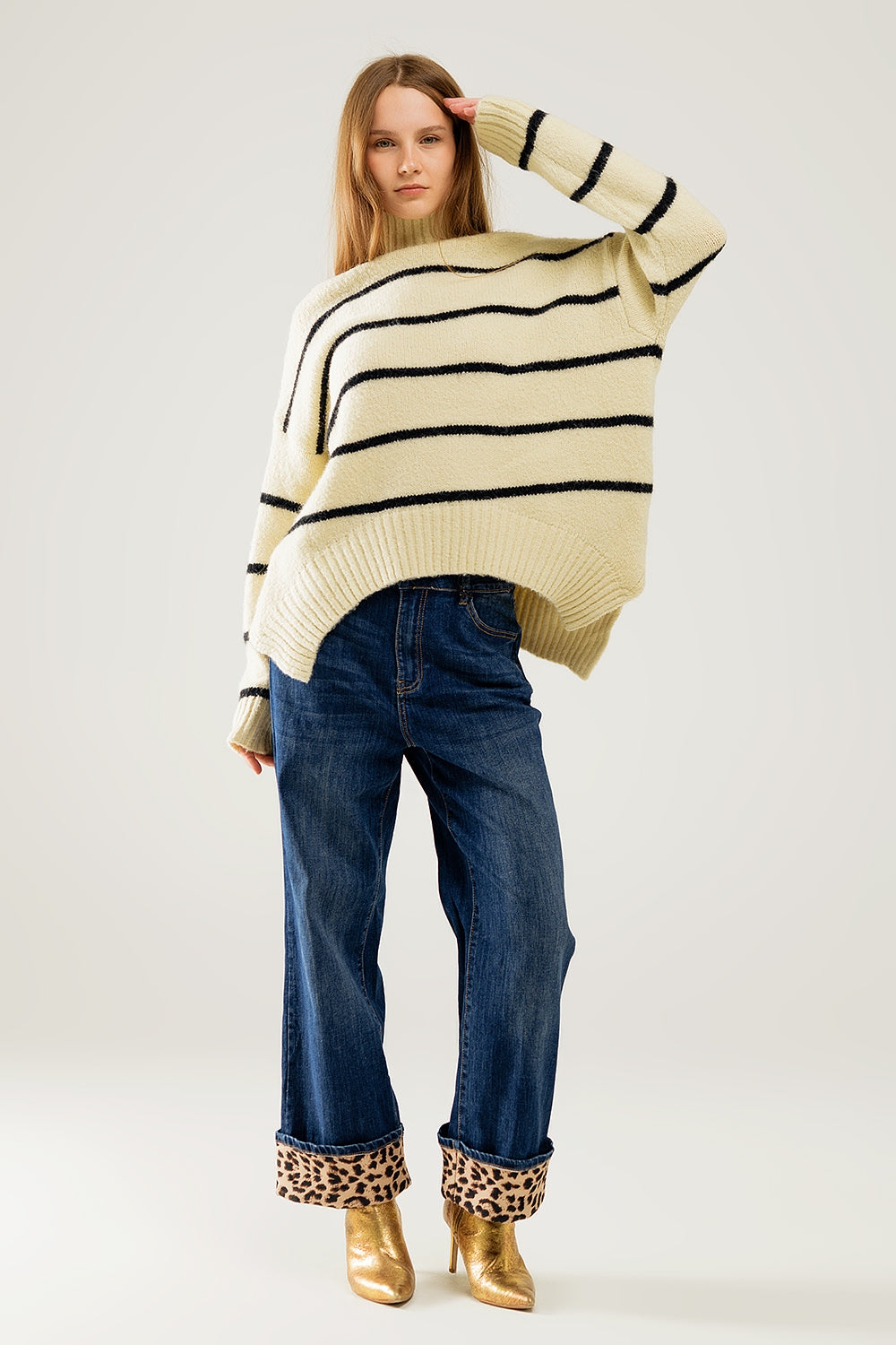 Oversized cream sweater with black stripes