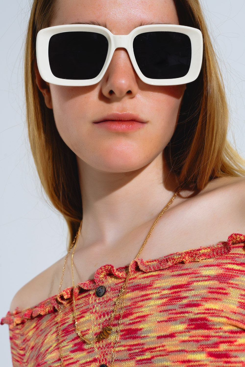 Q2 Oversized Rectangular Sunglasses With Wide Frame in White