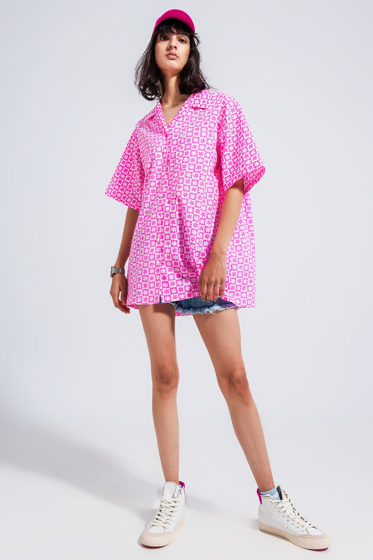 Camisa oversize de manga corta en rosa brillante