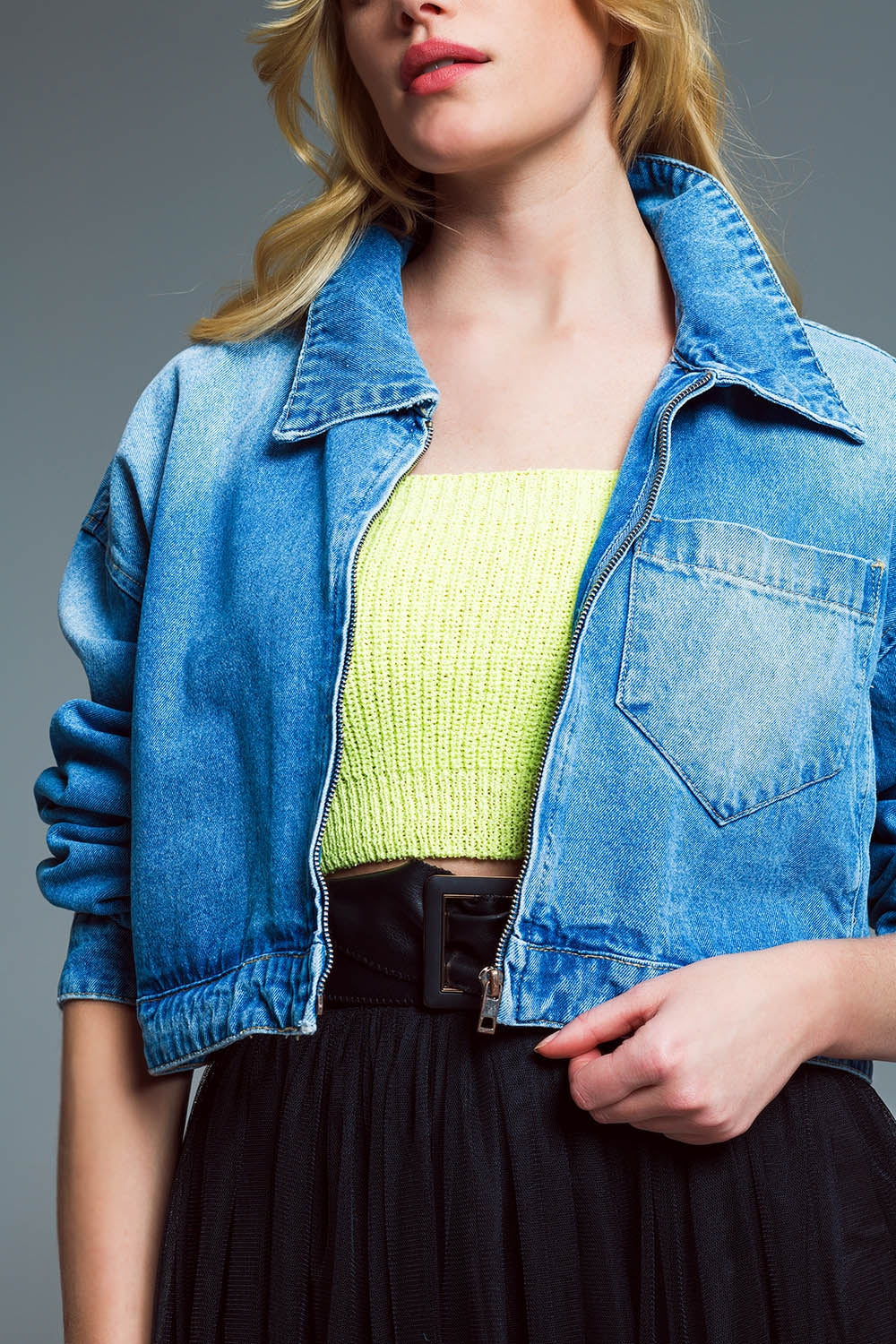 Ovesized cropped denim jacket with zip fastening and high collar