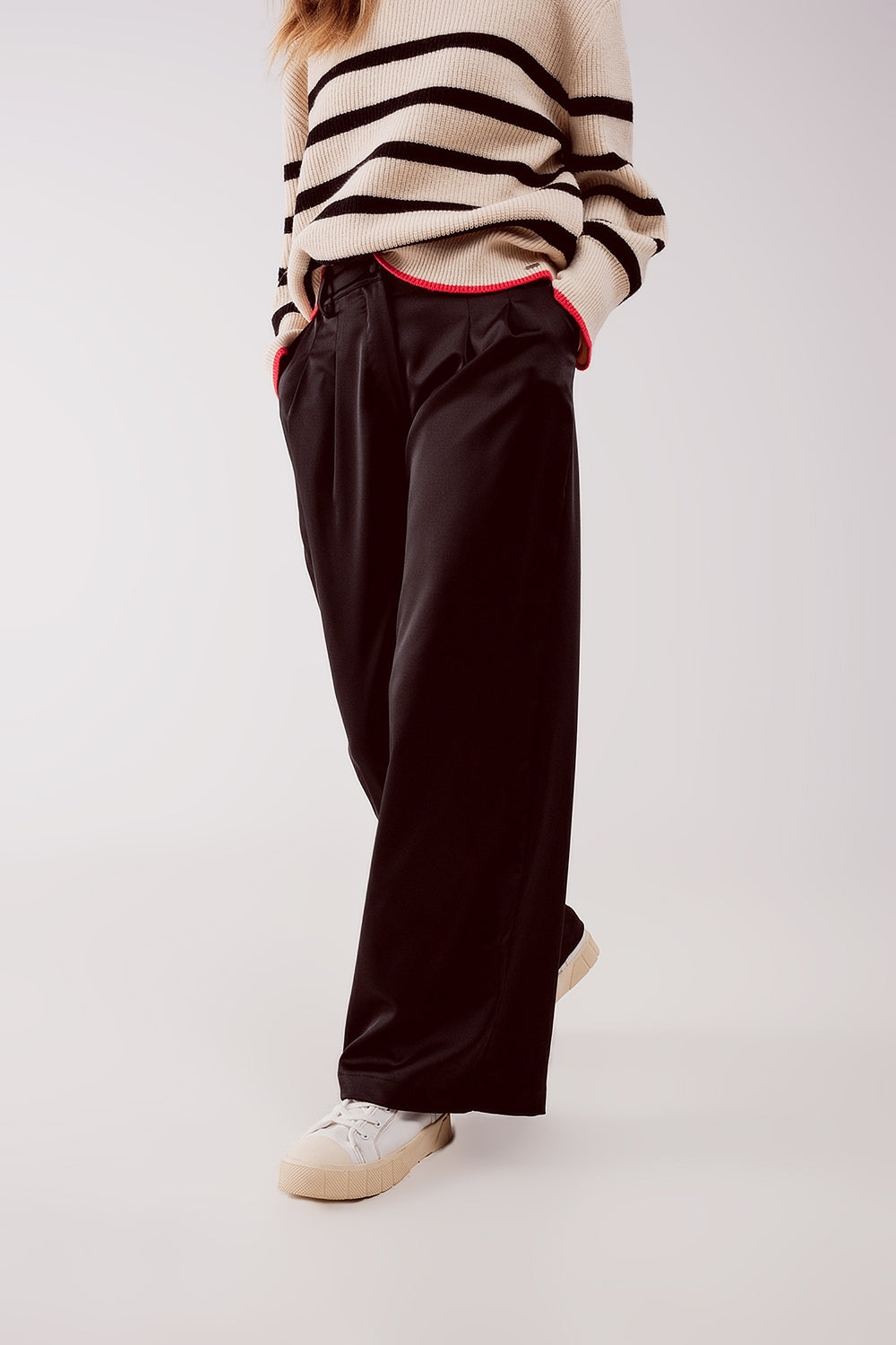 Q2 Palazzo pleated pants in black