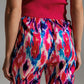 Pantalones estilo palazzo con estampado abstracto rosa y azul