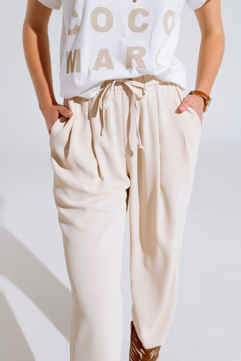 Pants In beige With Front Pockets And Drawstring Closing