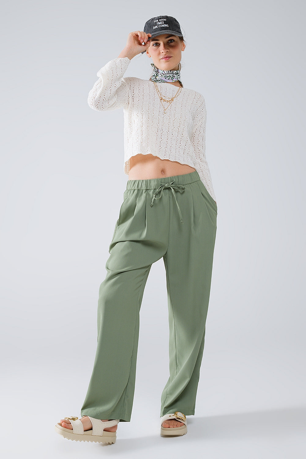 Pants In Green With Front Pockets And Drawstring Closing